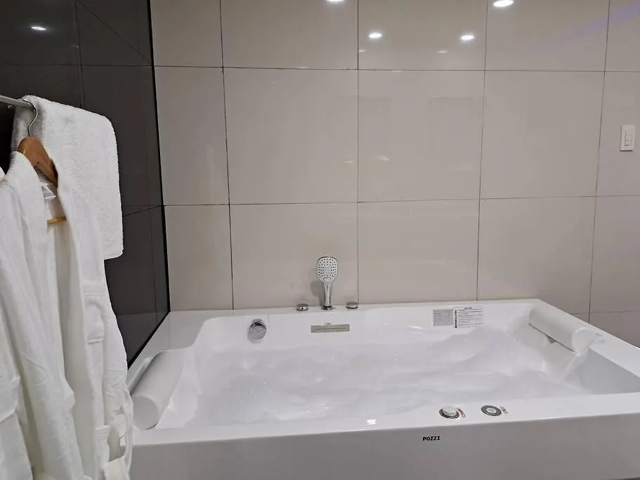 Vip 2Br Penthouse-Kandi Palace 155Sqm W/ Jacuzzi Angeles
