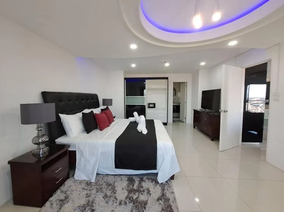 Vip 2Br Penthouse-Kandi Palace 155Sqm W/ Jacuzzi Angeles 0*,  Filipíny