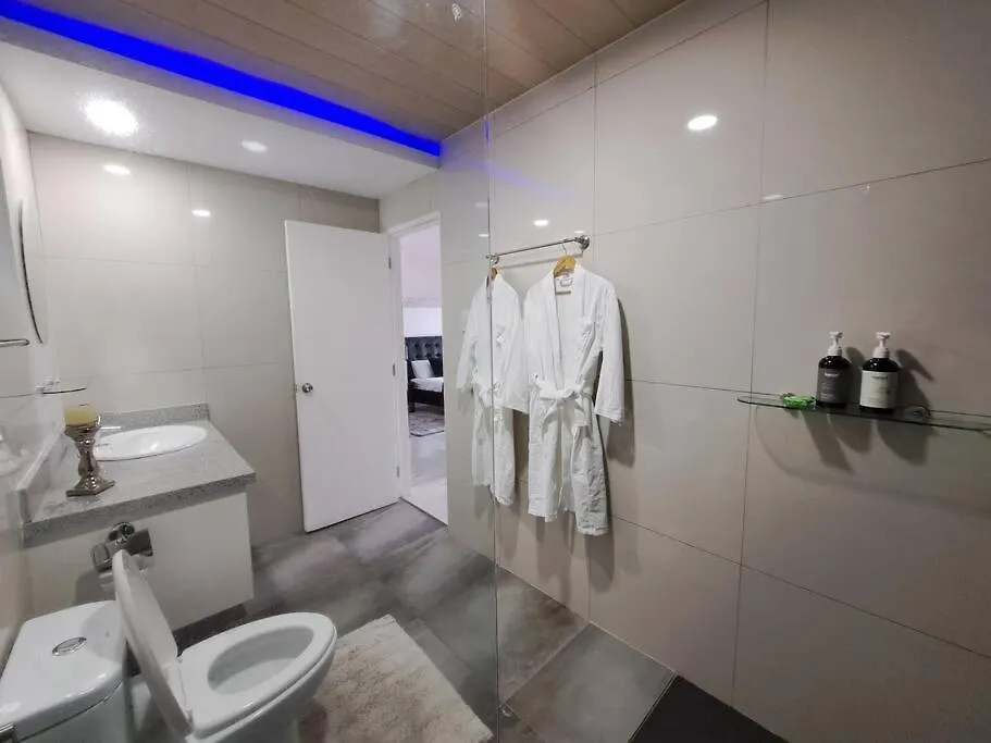 Vip 2Br Penthouse-Kandi Palace 155Sqm W/ Jacuzzi Angeles 0*,  Filipíny